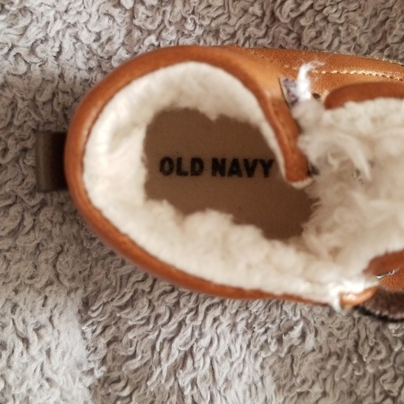 Old Navy Baby Boots size 3-6months - Picture 4 of 4